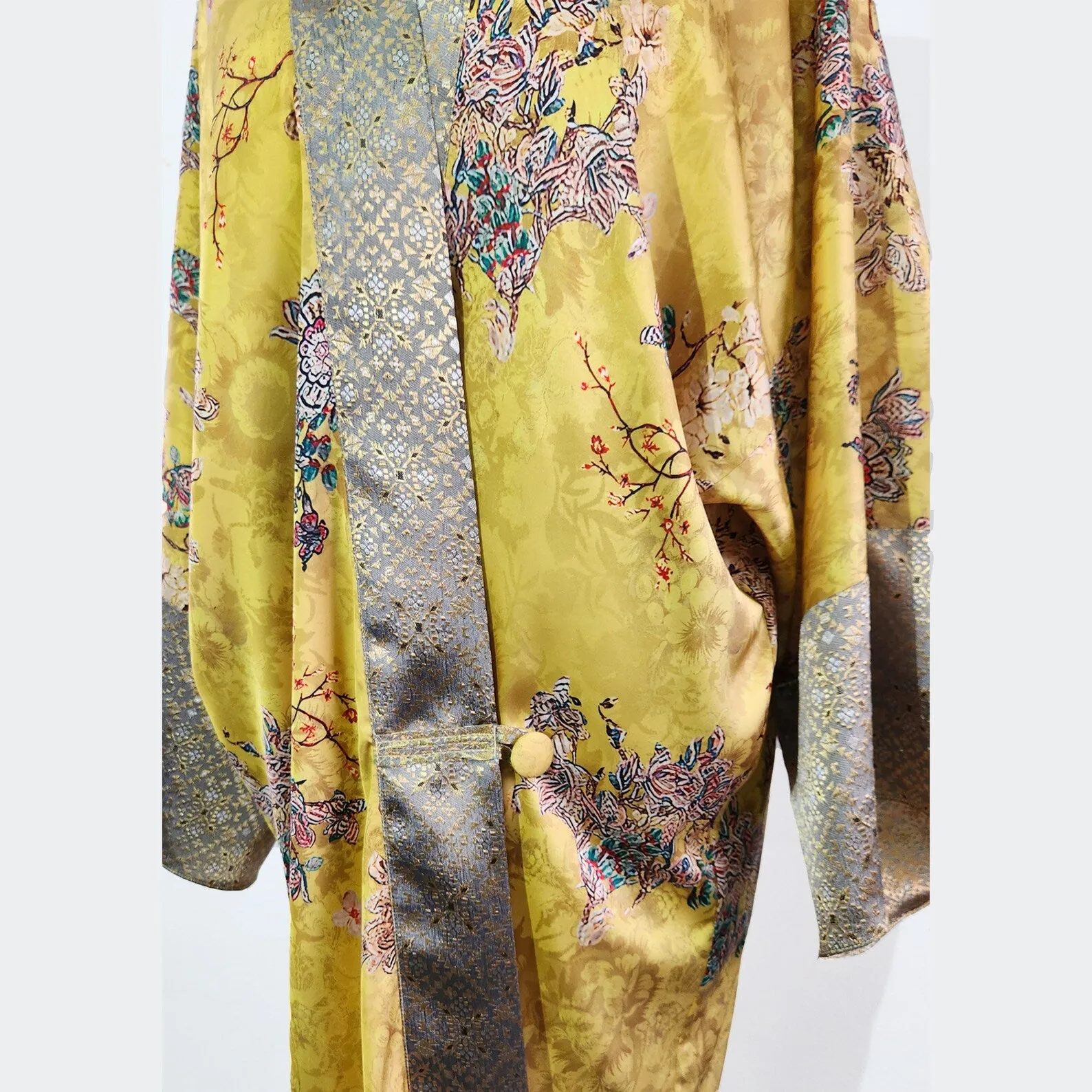 1920s loungewear kimono robe in printed yellow satin