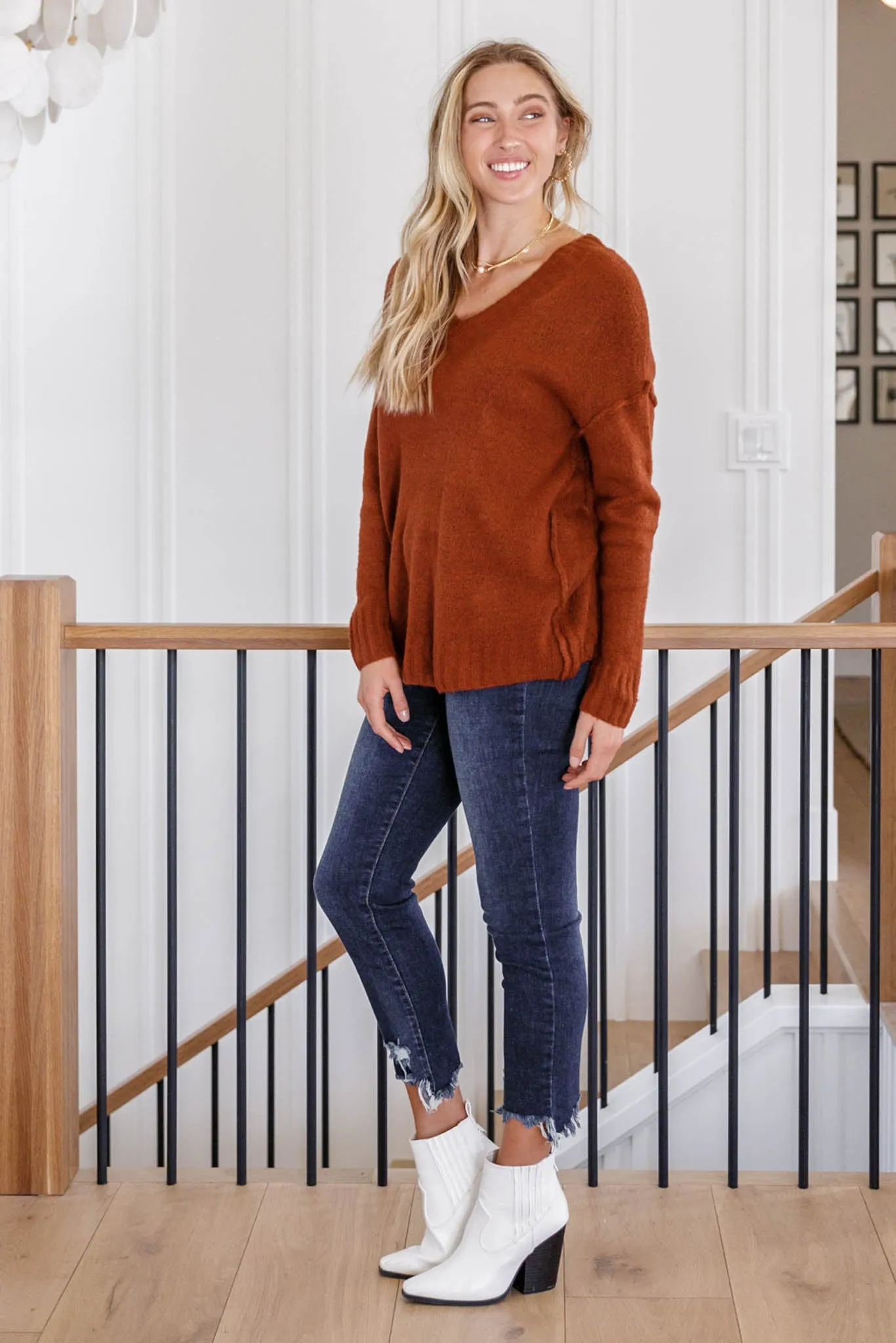 Middleton V-Neck Sweater in Rust