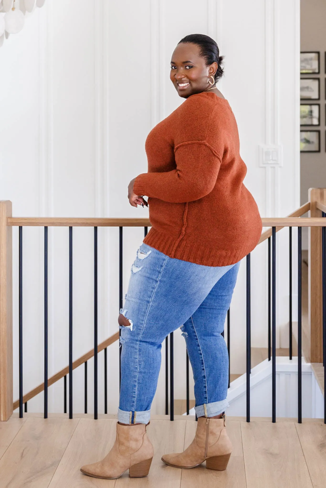 Middleton V-Neck Sweater in Rust